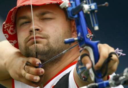 射箭比赛：俄罗斯选手勇夺金牌