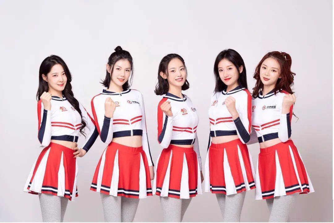 菲尔特表现稳健，奋力拼搏取得成功啦啦队助威的简单介绍