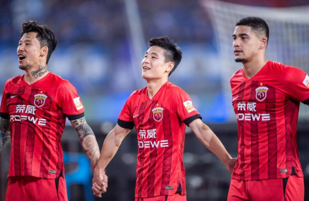 包含上港客场大获全胜坚定信念，球队备战中长期赛事的词条