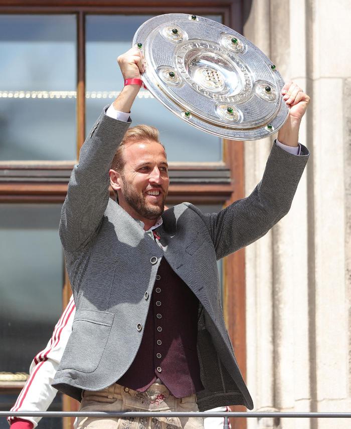 德国足球联赛冠军被授予特别奖