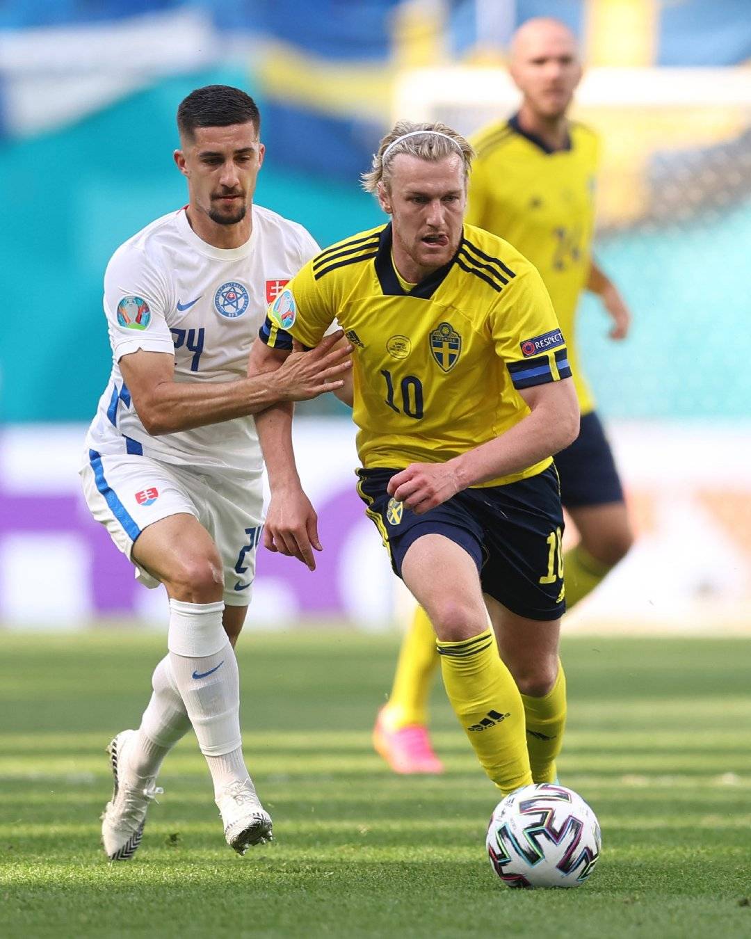 斯洛伐克凭借攻击力取胜，实力抢先晋级