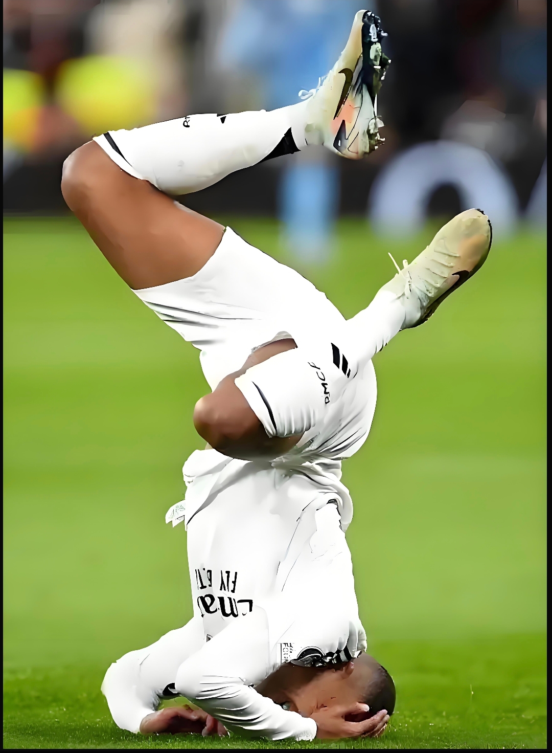 那不勒斯再度上演帽子戏法，皇马后防线成筛子！