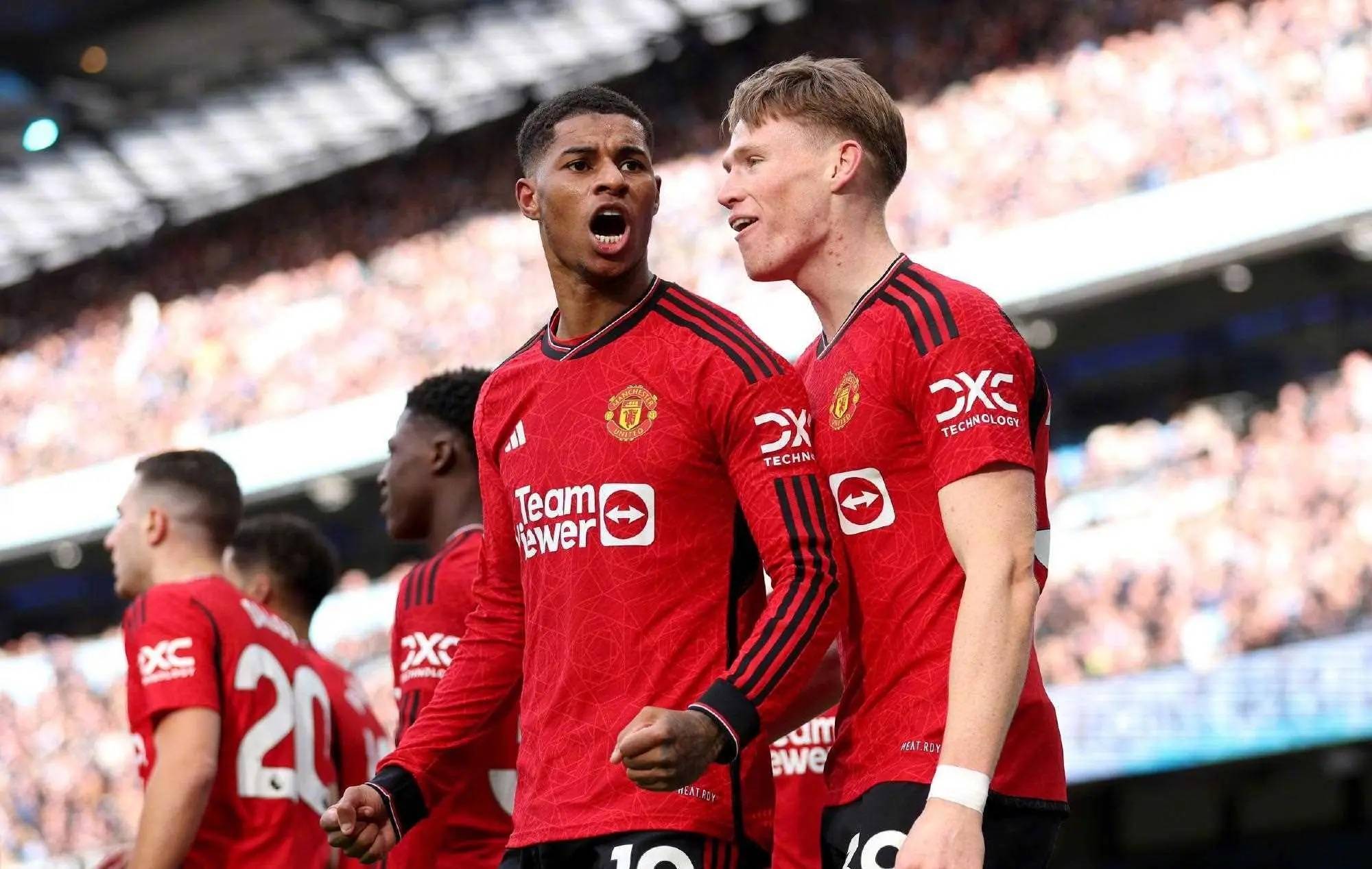 包含曼联打破进球荒，本菲卡球迷集体高唱助威！的词条